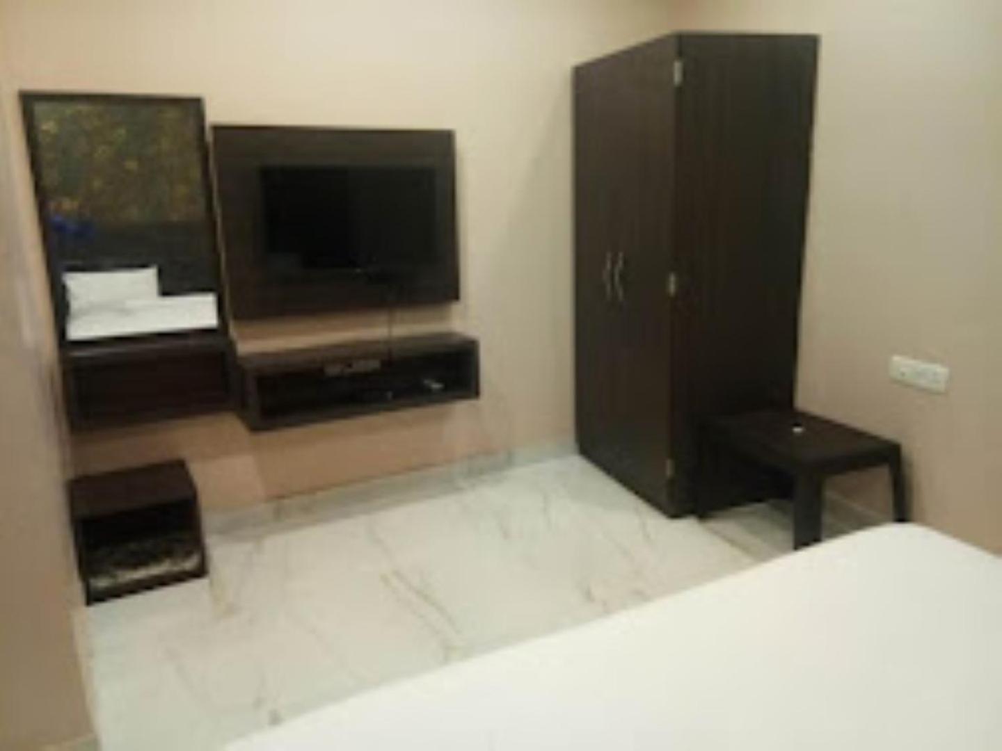 Hotel Vk Inn Prayagraj Bagian luar foto