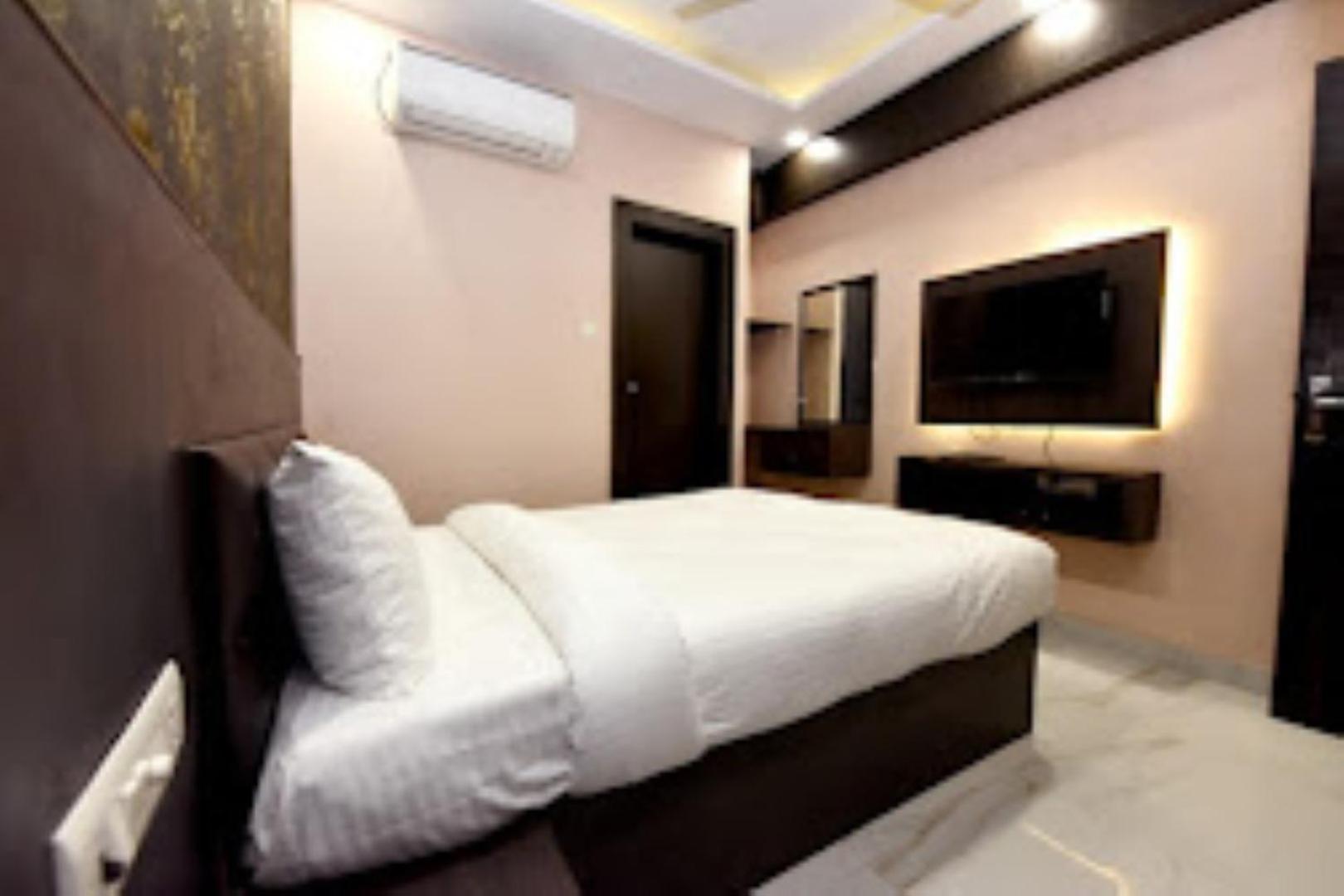Hotel Vk Inn Prayagraj Bagian luar foto